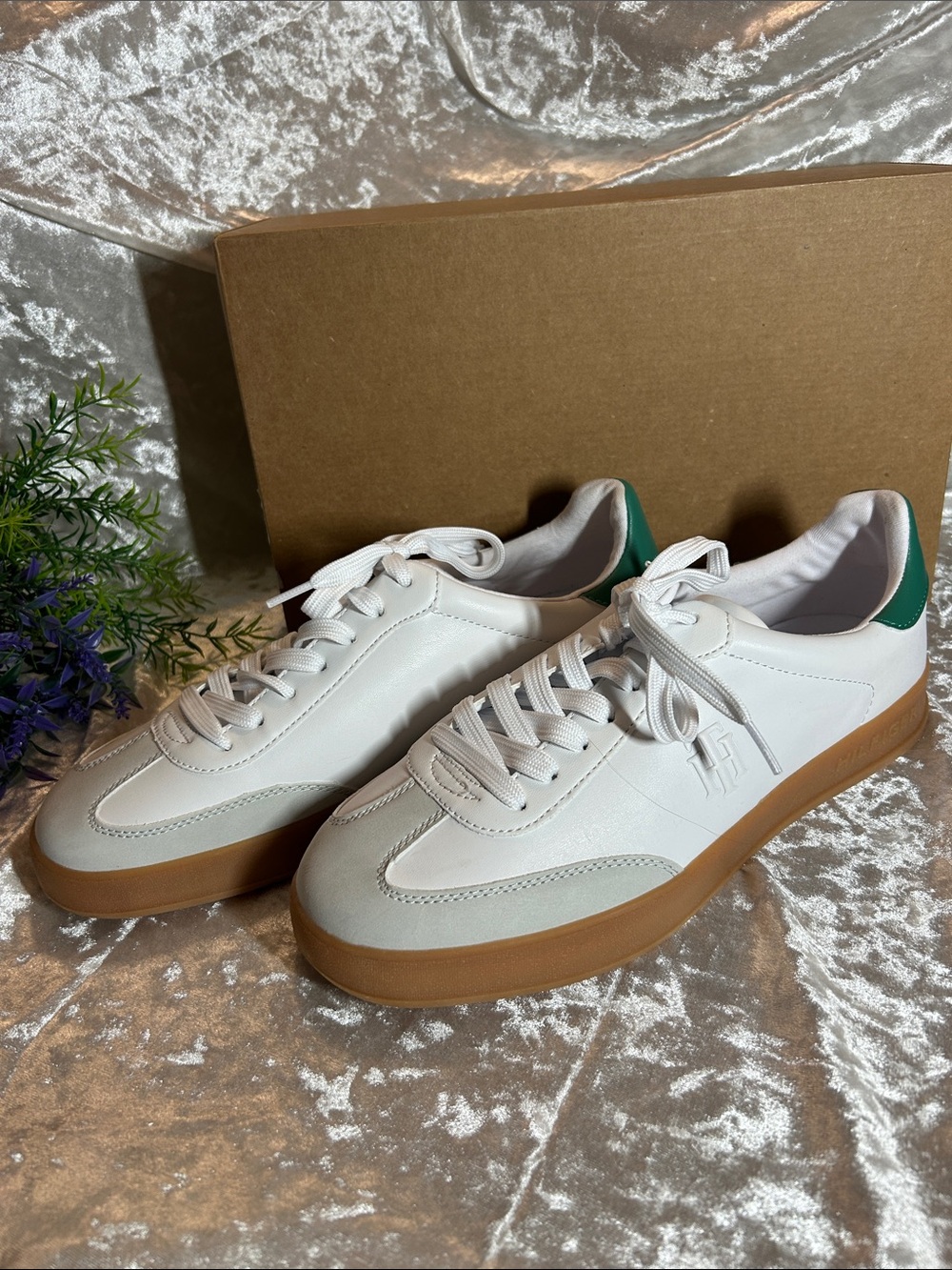 NWT TOMMY HILFIGER TENNIS SHOES 11M
